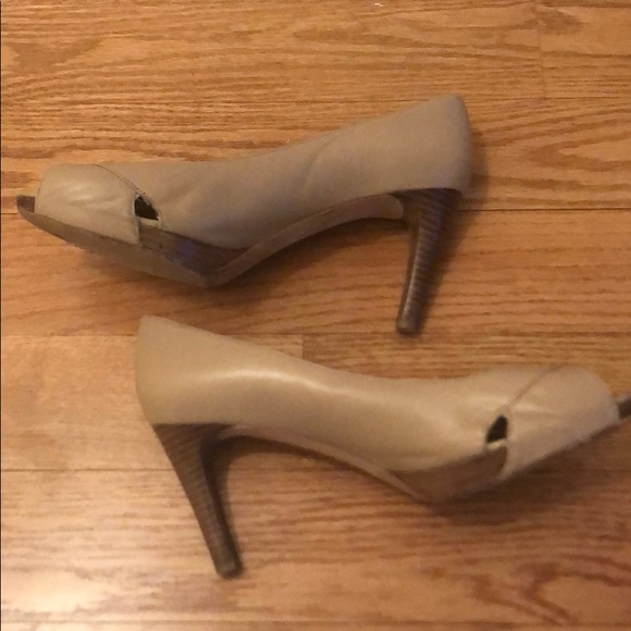 Stuart Weitzman peep toe Nude block heels - Picture 3 of 8